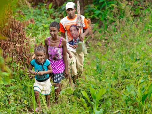 Walking from home to their nearest hospital at Anivorano Est where they can find informations about Operation Smile and find transport to take them to the mission in Tamatave. The walk takes 3 hours over rough terrain and rivers.