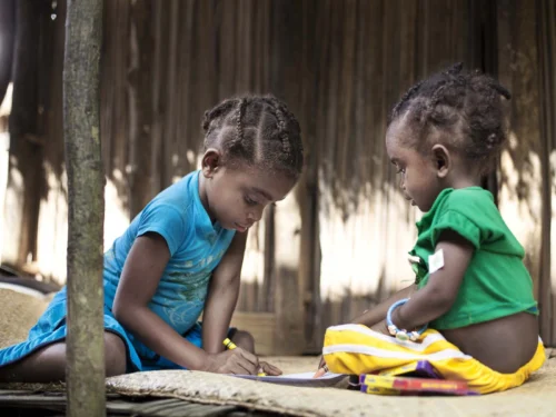 Vaviroa, age 6, and Nambinina, age 2 of Madagascar